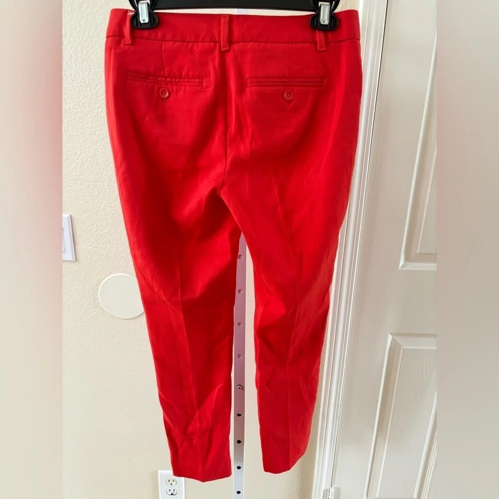 NWT - GAP Slim Cropped Pants in Bright Red - Size 00